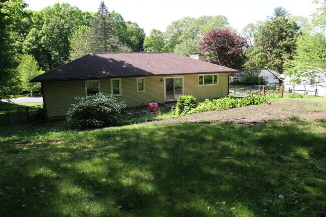 Foto del edificio - 73 Birchwood Ln