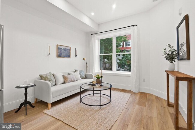 Foto del edificio - 2517 Ontario Rd NW