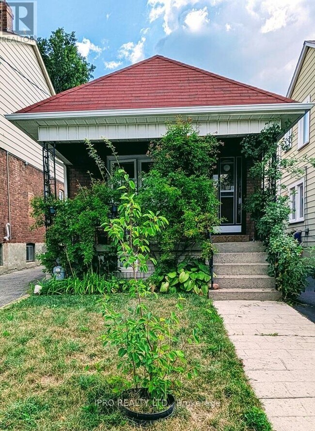 Building Photo - 25 Rockvale Ave