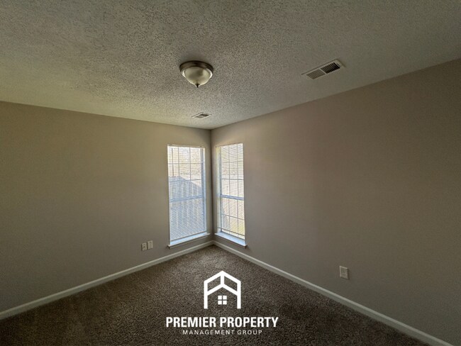 Building Photo - 4566 Kings Grant Dr