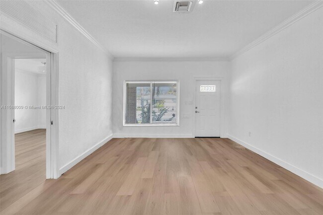 Building Photo - 9441 Carlyle Ave