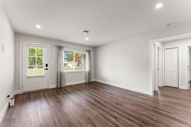 Foto del edificio - Charming 4-Bed with 2 Full Baths and Large...