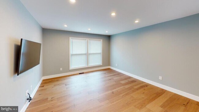 Foto del edificio - 241 E Rosedale Ave