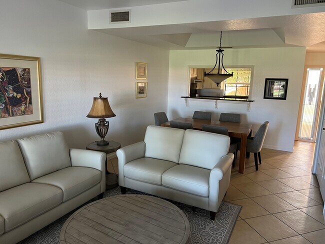 Foto del edificio - 6137 N 28th Pl