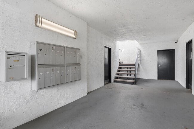 Building Photo - CitiZen Beach Collection on Manhattan