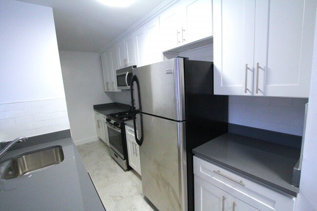 Building Photo - 410 Saint Nicholas Ave