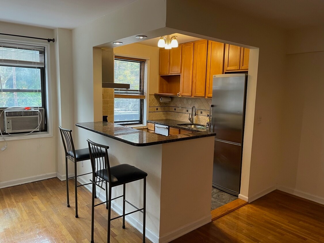 Foto principal - 180 E Hartsdale Ave