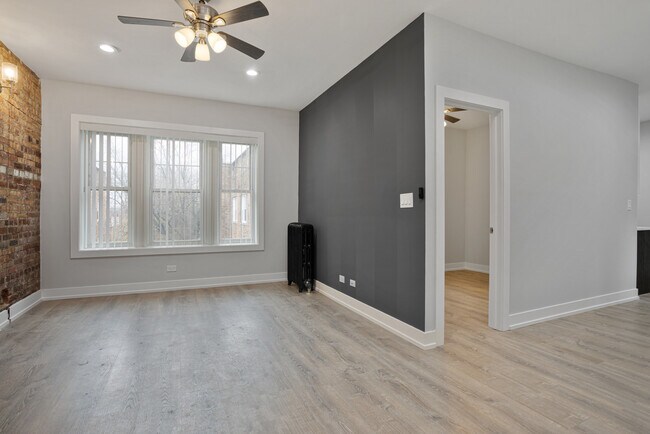 Building Photo - 6950 N Wolcott Ave