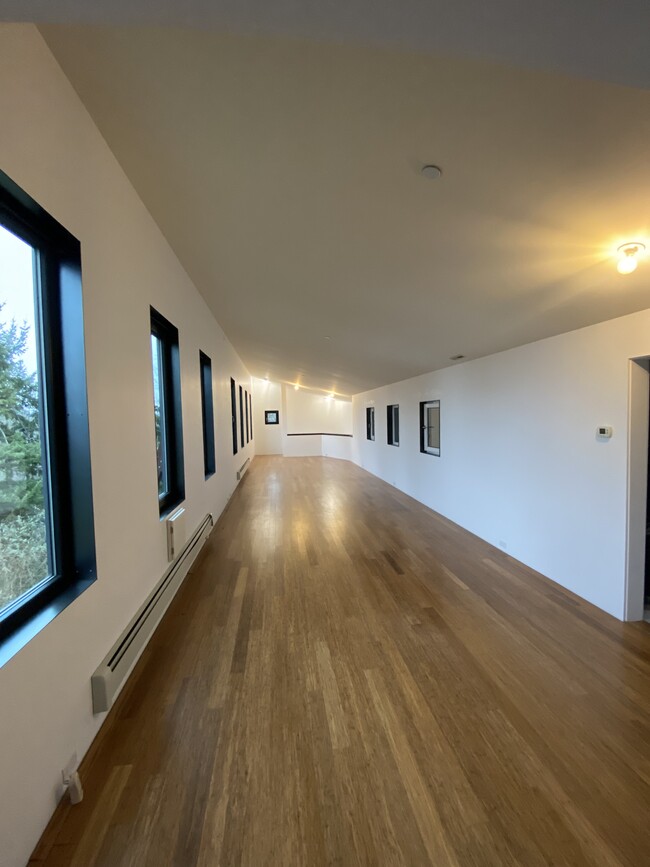 Building Photo - 1104 E Lake Sammamish Pky SE