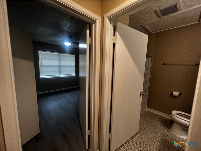 Building Photo - 200 Olsens Acres