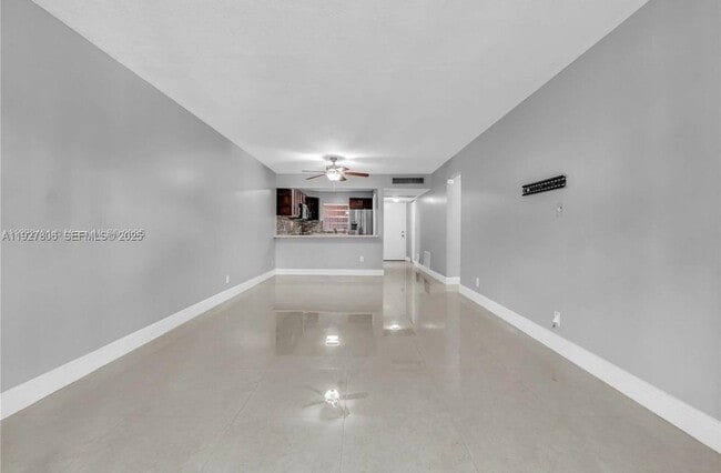 Building Photo - 9431 Live Oak Pl