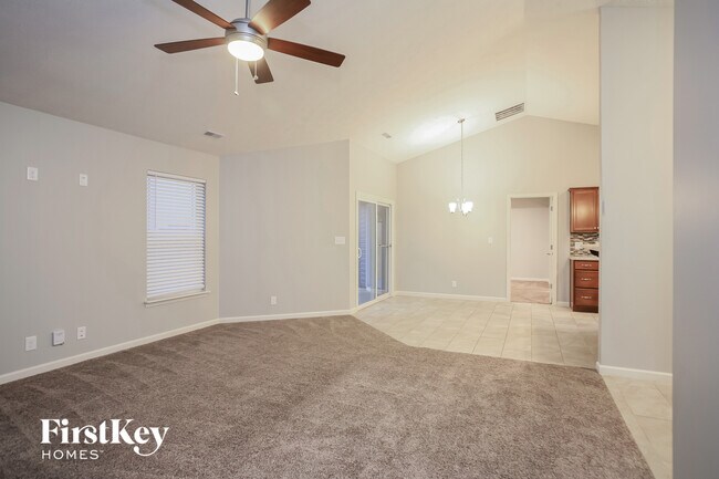 Building Photo - 900 Foxglove St