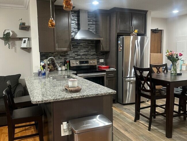 Foto del edificio - 659 Briar Hill Ln