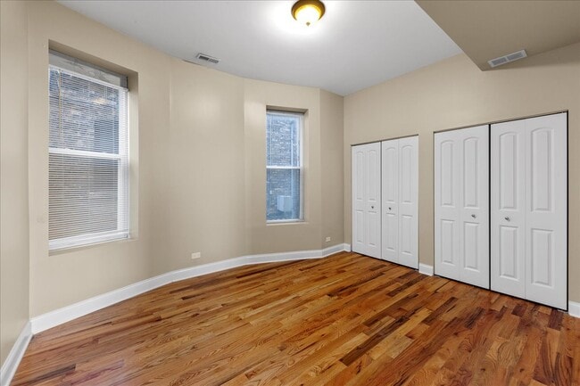 Foto del edificio - 3927 N Clarendon Ave