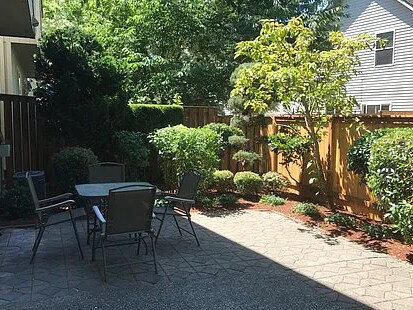 Patio - 463 NE NATALIE ST