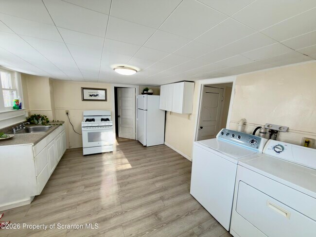 Foto del edificio - 221 Pittston Ave