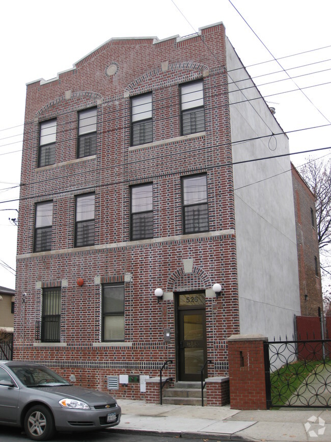 Building Photo - 526 Elton St