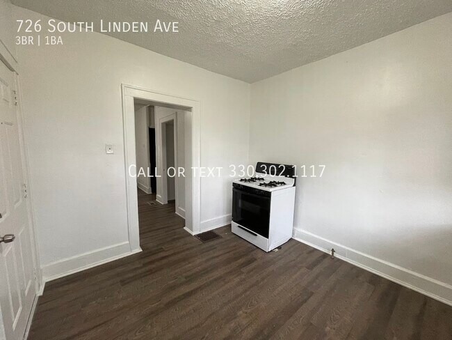 Foto del edificio - Three bedroom one bathroom apartment for rent
