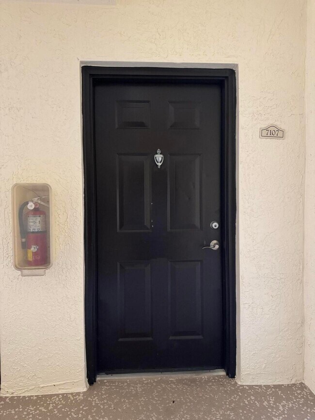 Foto del edificio - 9833 Baywinds Blvd
