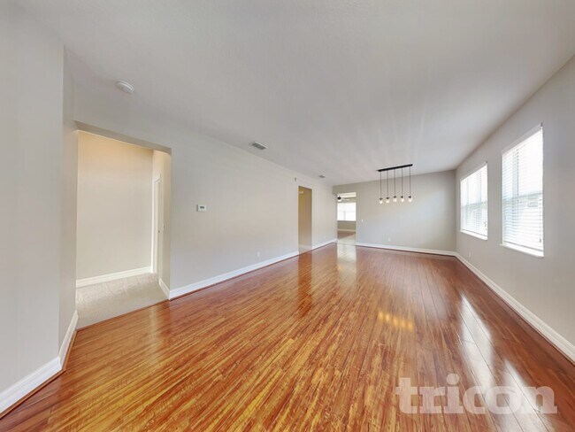 Foto del edificio - 3230 Ogden Dr