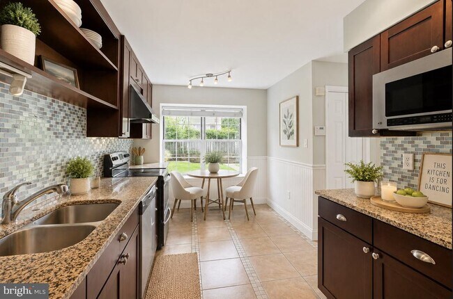 Foto del edificio - 8579 Harvest View Ct