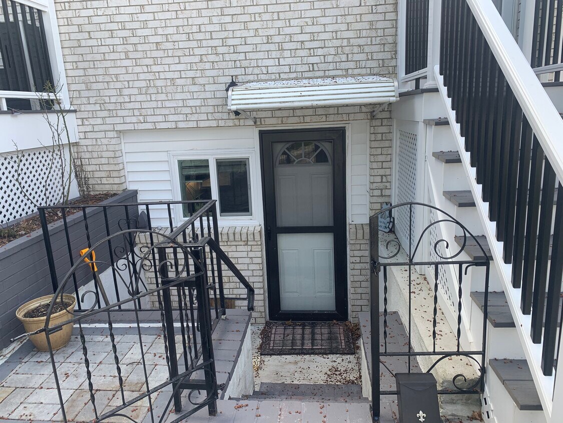 Entrance - 36 Summer St