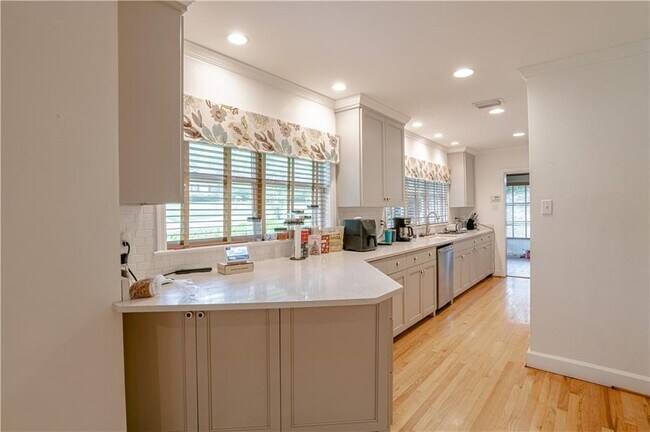 Foto del edificio - 324 Dalewood Dr