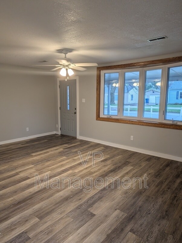 Foto del edificio - 7107 Volquardsen Ave