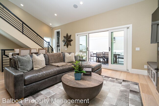 Foto del edificio - 2 br, 2.5 bath House - 716.5 Larkspur Ave