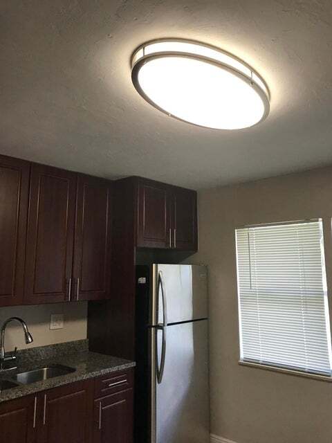 Building Photo - 208 Coventry St