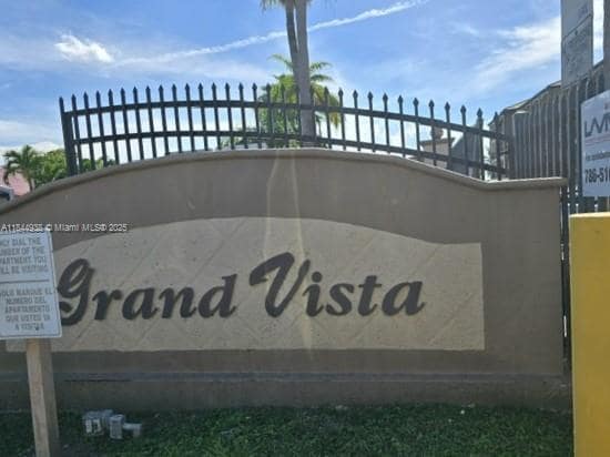 Foto principal - 8851 NW 119th St