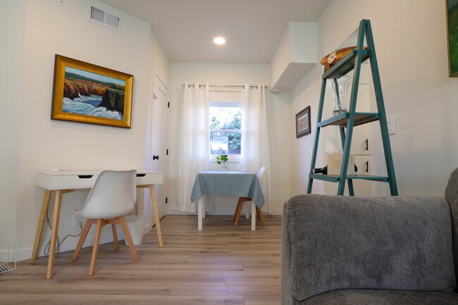 Foto del edificio - 8915 NE Hill Way