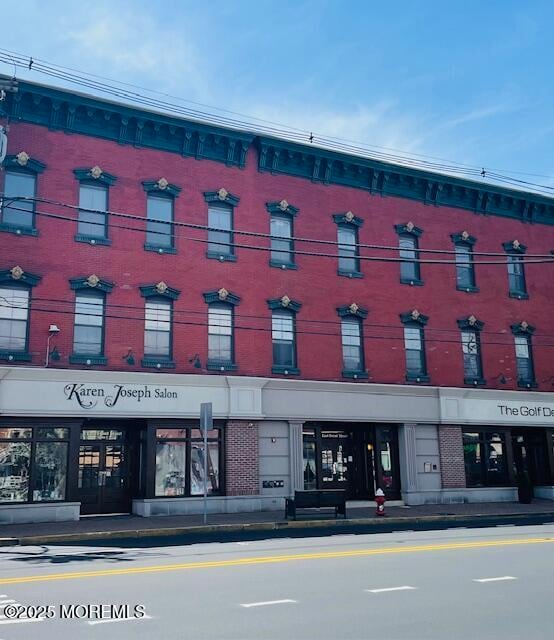 Primary Photo - 8 E Front St