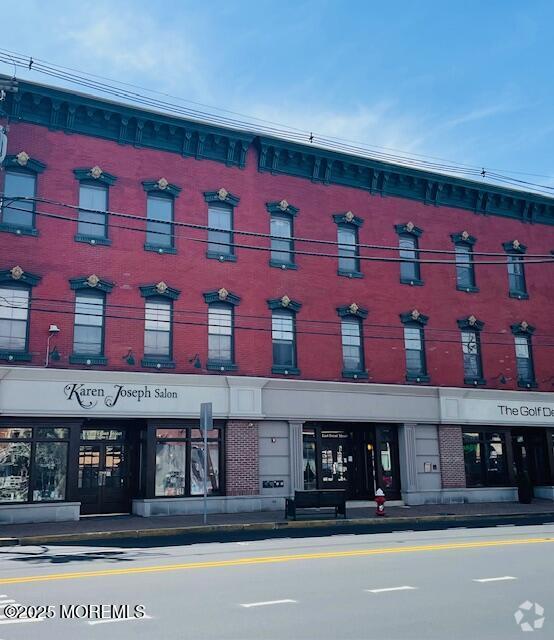 Building Photo - 8 E Front St