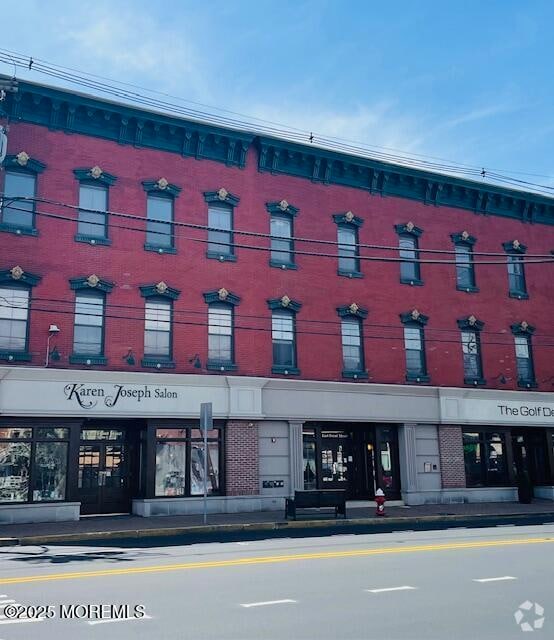 Building Photo - 8 E Front St