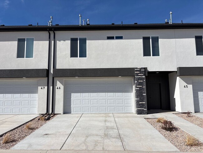 Foto del edificio - Crosshollows Home Available!