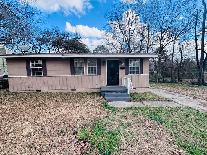 Primary Photo - Charming 3-Bedroom Home in a Convenient Lo...