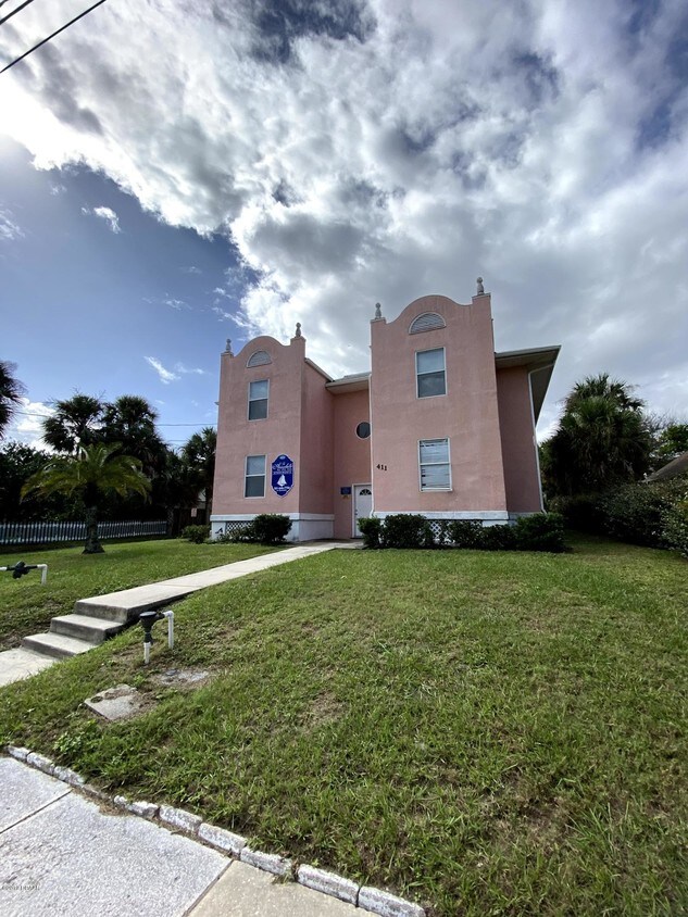 411 N Wild Olive Ave Unit 9, Daytona Beach, FL 32118 Condo for Rent