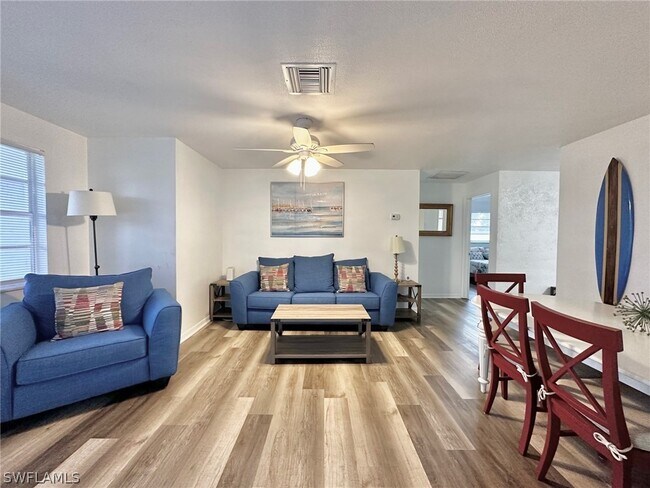 Foto del edificio - 649 93rd Ave N