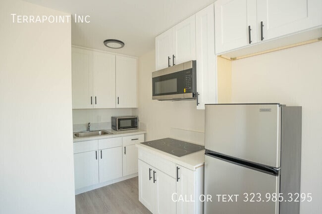 Building Photo - 825 W 167th St