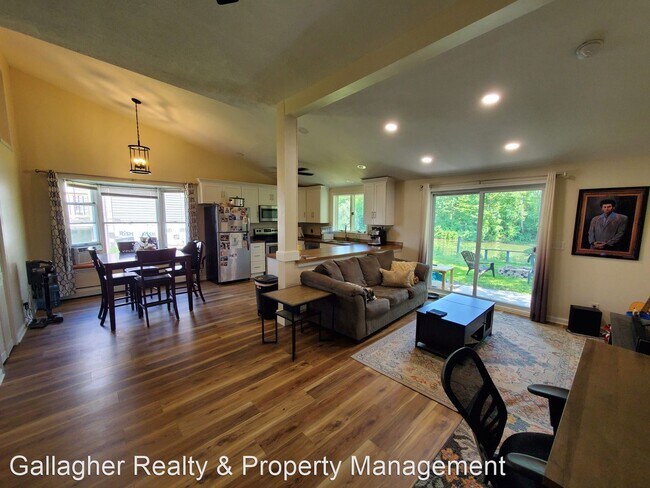 Building Photo - 3 br, 1 bath House - 4 Milewood Rd