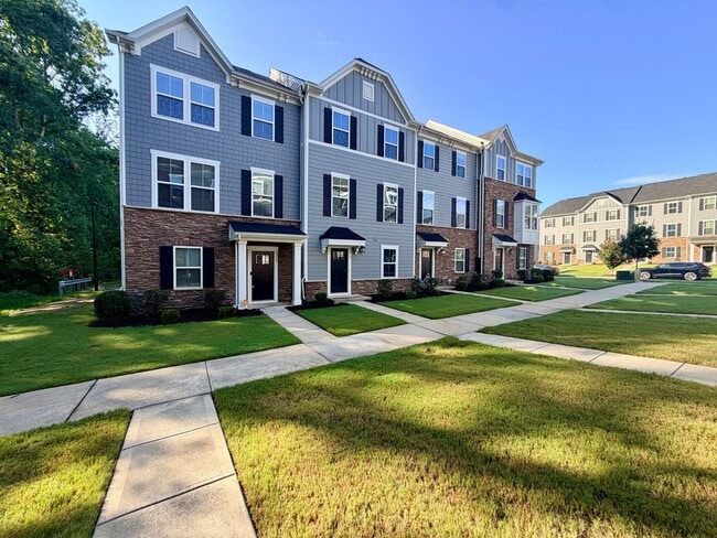 3BR/2.5BA End Unit Townhome - 3BR/2.5BA End Unit Townhome
