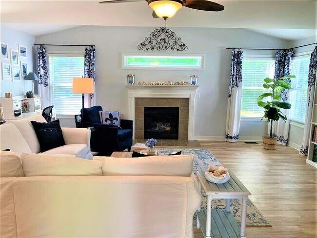 Foto del edificio - Gorgeous East End Home!
