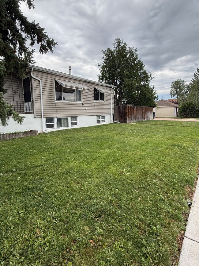 Jardín delantero - 1601 Crook Ave
