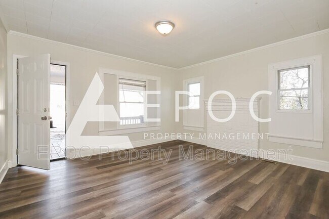 Photo - 1504 E Green Dr House