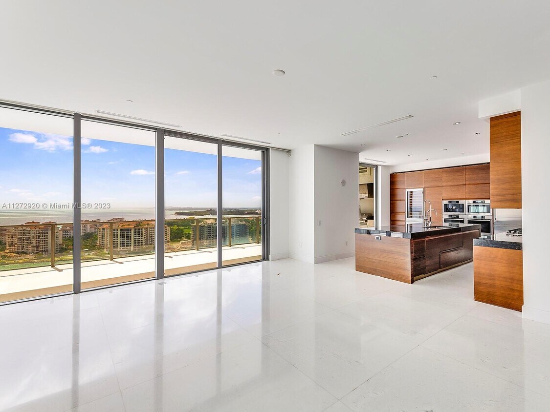 Foto principal - 800 South Pointe Dr