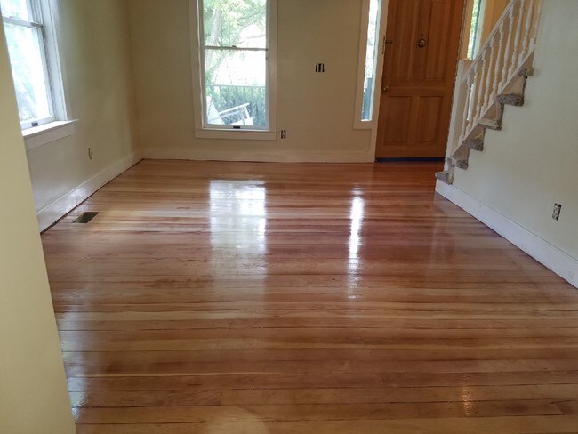 sala de estar remodelada - 724 W Washington St