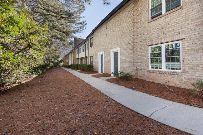 Building Photo - 330 Winding River Dr