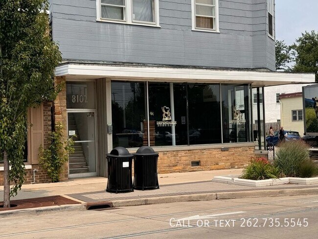 Building Photo - Retail Storefront Available for Lease in P...