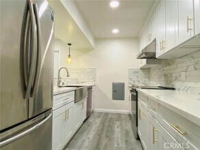 Building Photo - 1127 E Del Mar Blvd
